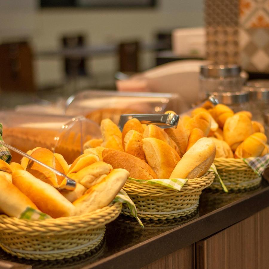 Golden Plaza Hotel ปอร์โตเวโล ภายนอก รูปภาพ