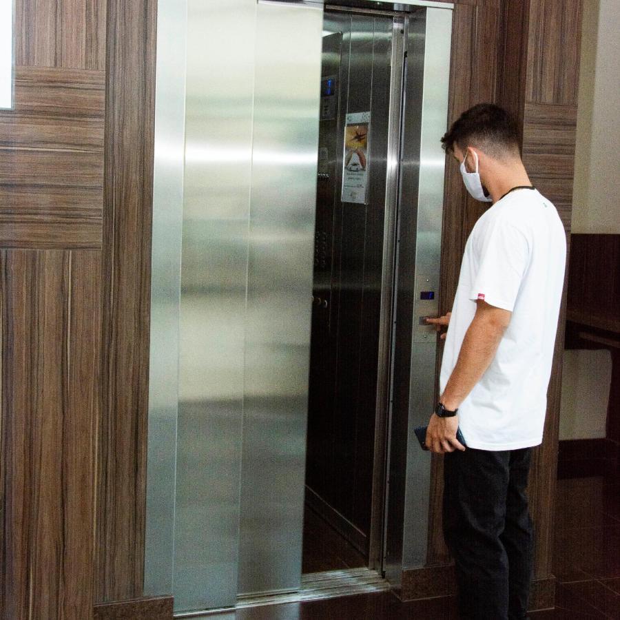 Golden Plaza Hotel ปอร์โตเวโล ภายนอก รูปภาพ