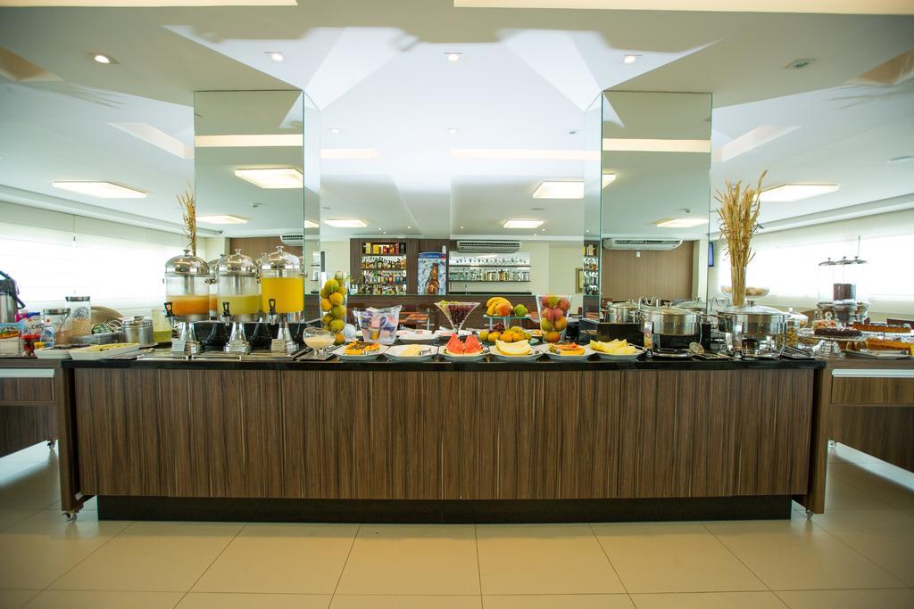 Golden Plaza Hotel ปอร์โตเวโล ภายนอก รูปภาพ