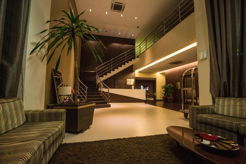 Golden Plaza Hotel ปอร์โตเวโล ภายนอก รูปภาพ