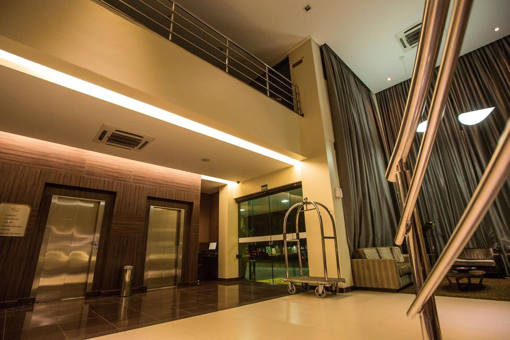 Golden Plaza Hotel ปอร์โตเวโล ภายนอก รูปภาพ